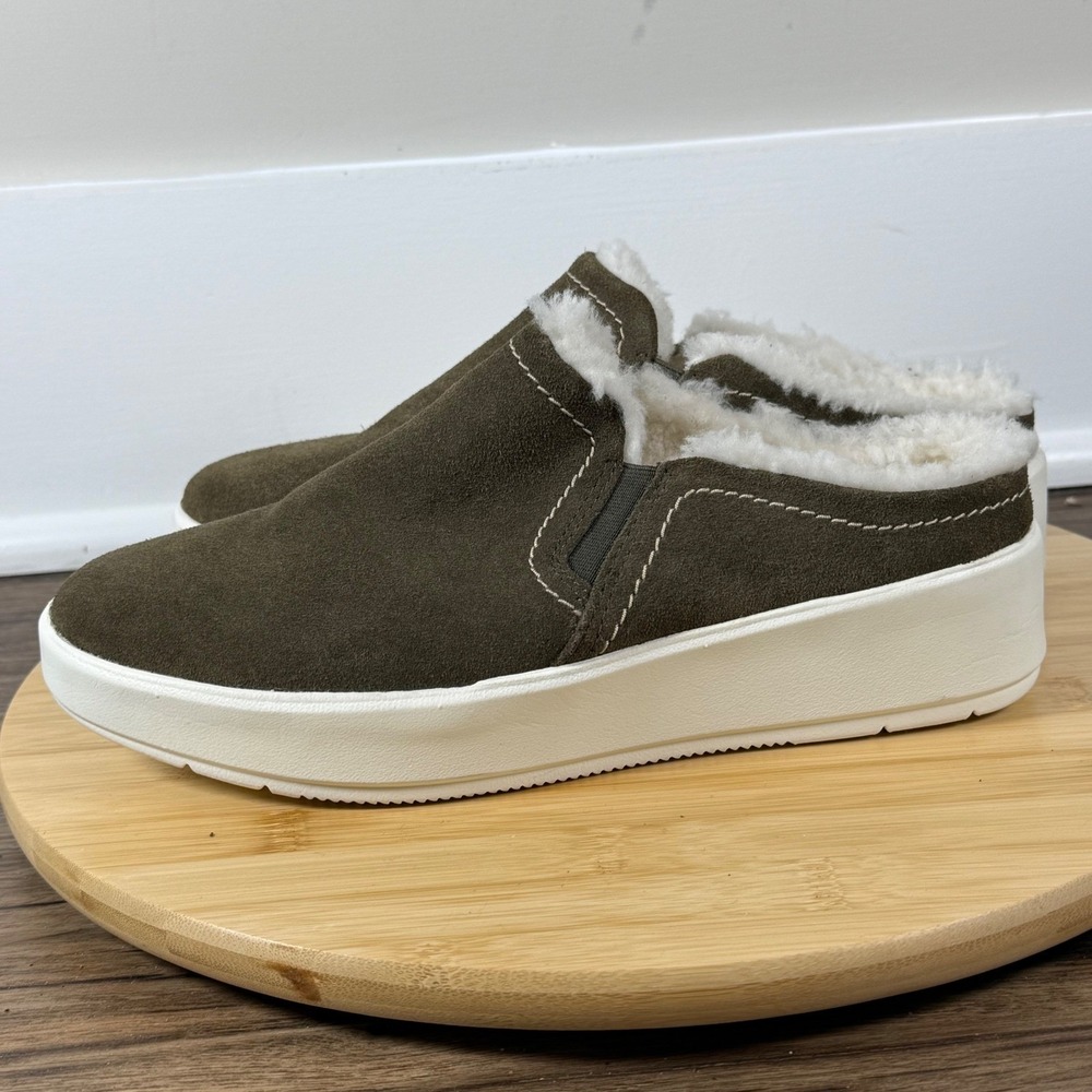 Clarks Layton Gem Mules Women 7.5 Dark Olive Suede Faux Fur Cabinlife Cozy Fall - Picture 3 of 8